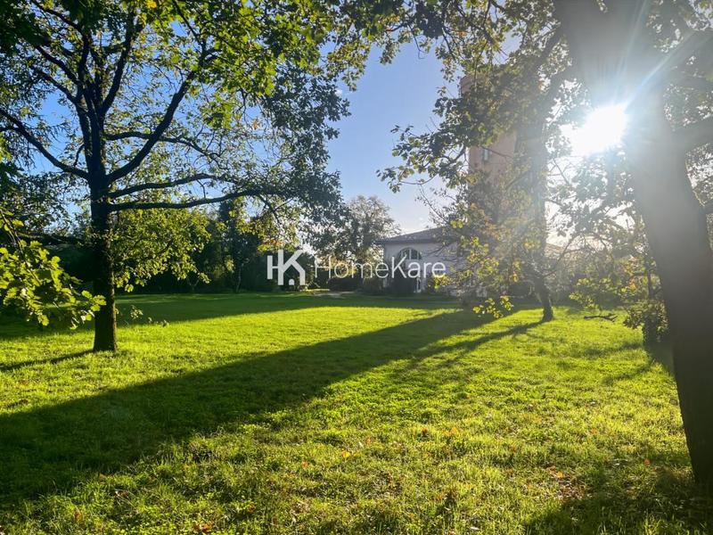 Maison - 327 m² - 7 pièces