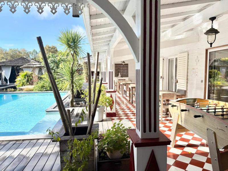 Maison - 251 m² - 10 pièces