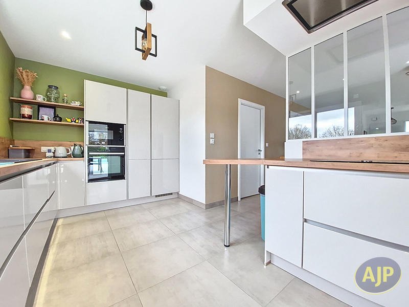 Maison - 142 m² - 6 pièces