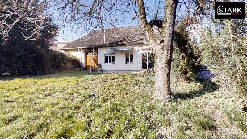 Maison traditionnelle - 170 m² - 8 pièces