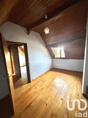 Maison - 223 m² - 10 pièces