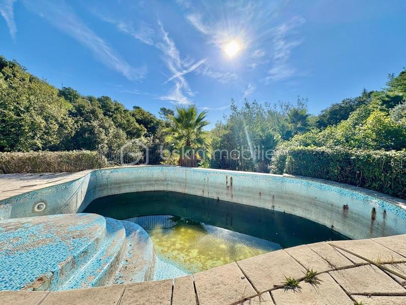 Maison traditionnelle - 225 m² - 6 pièces