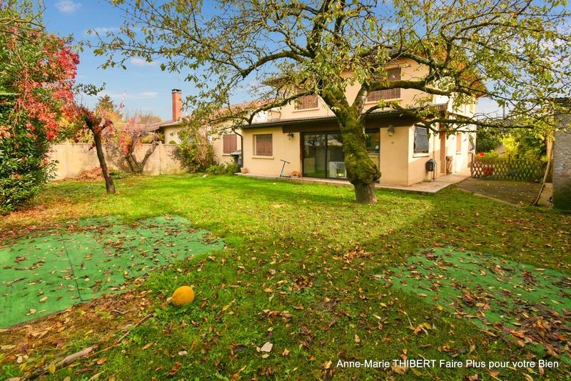 Maison - 200 m² - 8 pièces