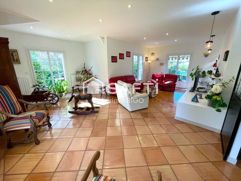 Maison - 230 m² - 10 pièces