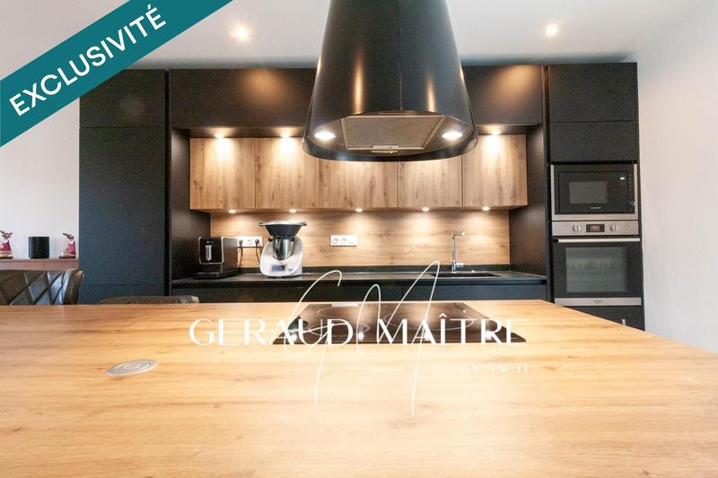 Maison - 242 m² - 10 pièces