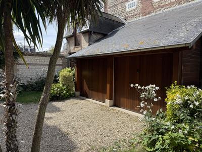 Maison - 160 m² - 8 pièces