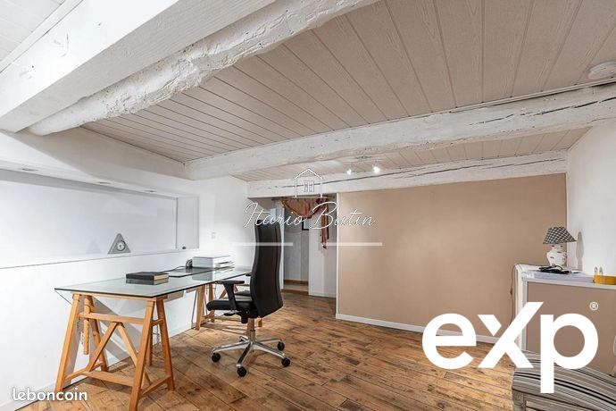 Maison - 238 m² - 9 pièces