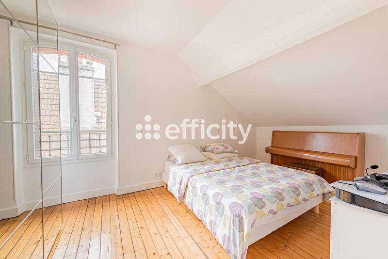 Maison - 232 m² - 9 pièces