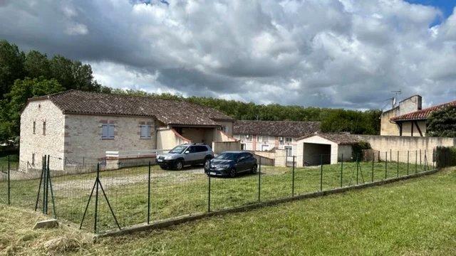 Maison en pierre - 360 m² - 12 pièces