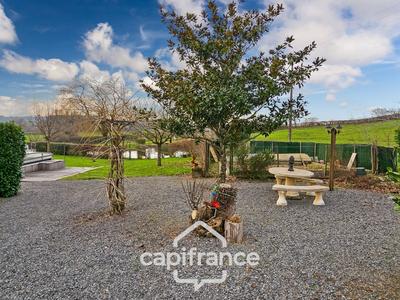 Maison - 207 m² - 9 pièces