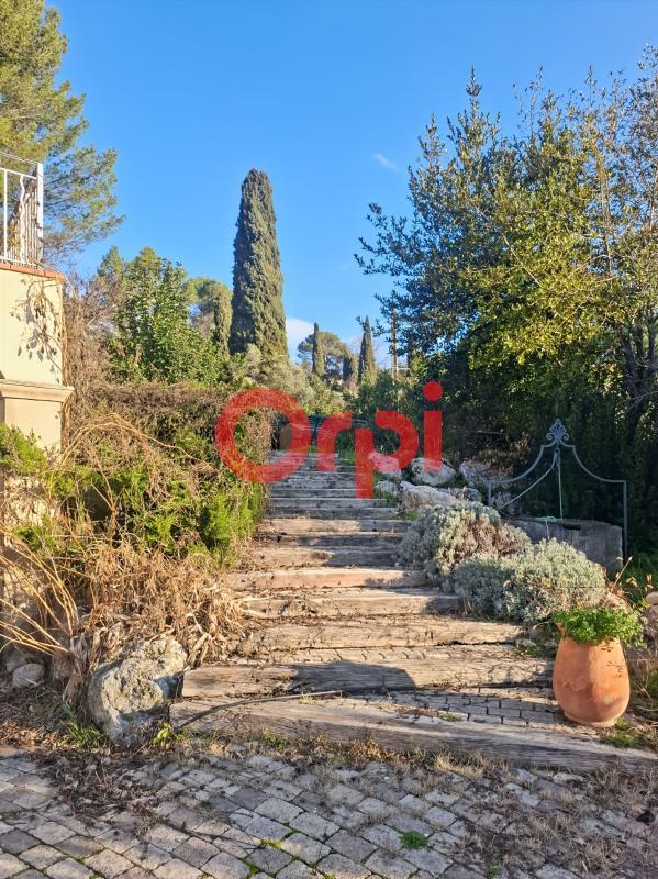 Maison - 198 m² - 6 pièces