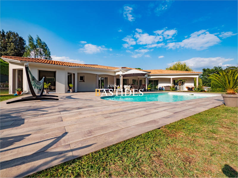 Maison contemporaine - 198 m² - 6 pièces