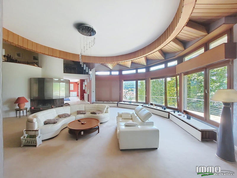 Maison - 238 m² - 8 pièces