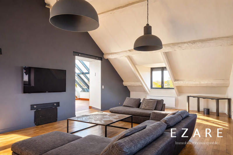 Loft - 138 m² - 6 pièces