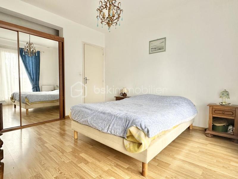 Maison - 200 m² - 8 pièces