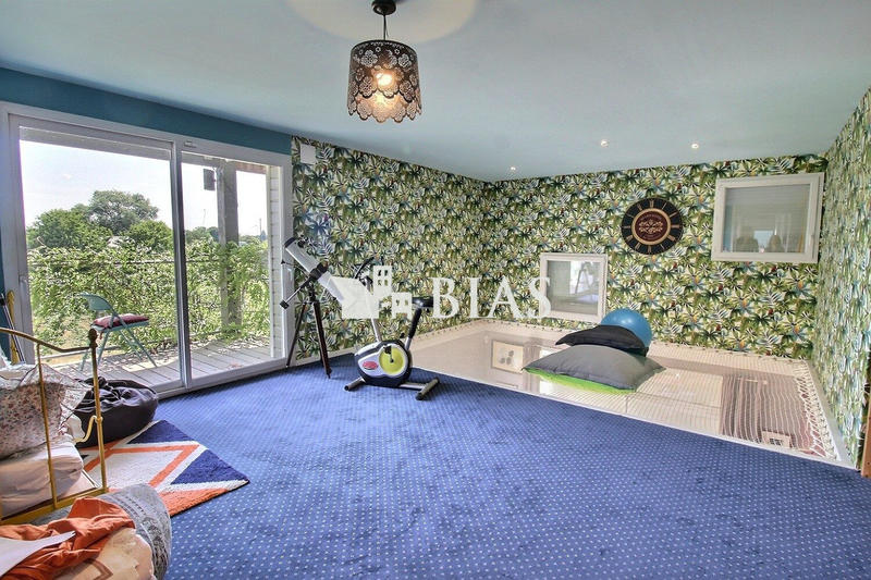 Maison contemporaine - 240 m² - 6 pièces