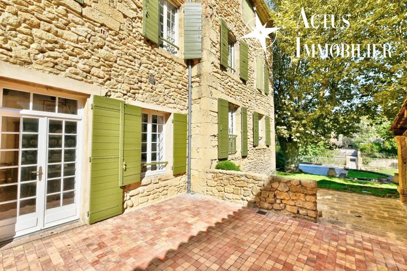 Maison - 220 m² - 7 pièces