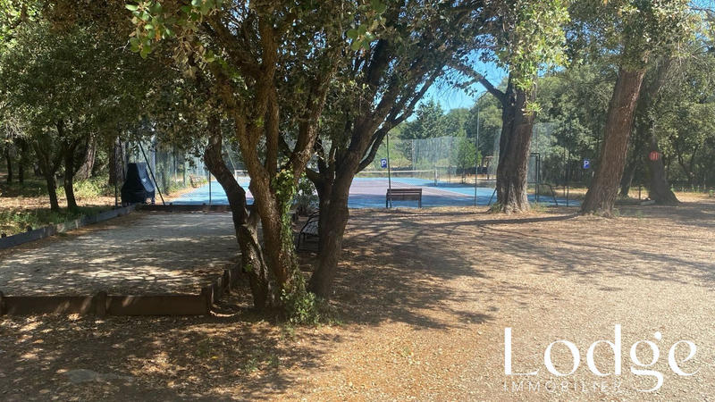 Maison - 300 m² - 15 pièces