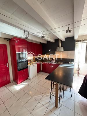 Maison - 143 m² - 10 pièces