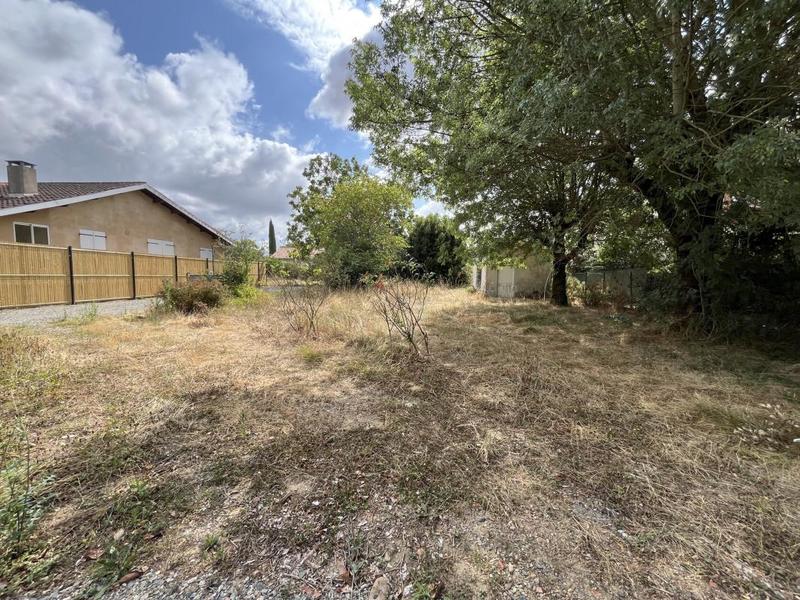 Terrain constructible - 781 m²
