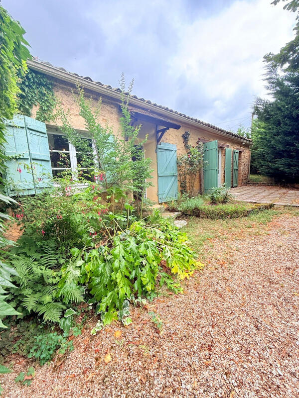 Maison - 280 m² - 12 pièces