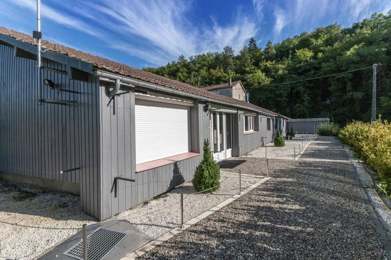 Maison - 591 m² - 28 pièces