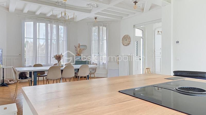 Propriété - 280 m² - 10 pièces