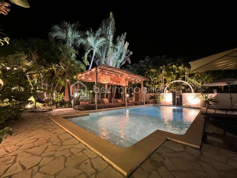 Propriété - 256 m² - 14 pièces