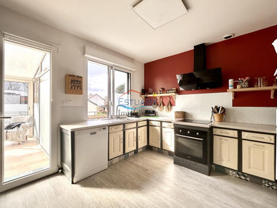 Maison - 220 m² - 9 pièces