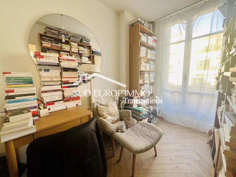 Appartement - 100 m² - 5 pièces