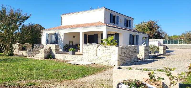 Maison traditionnelle - 166 m² - 6 pièces