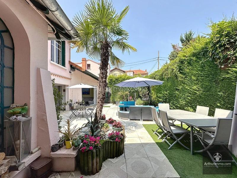 Maison - 308 m² - 8 pièces