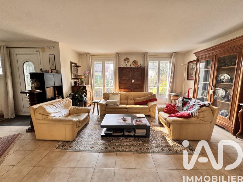 Maison - 180 m² - 9 pièces