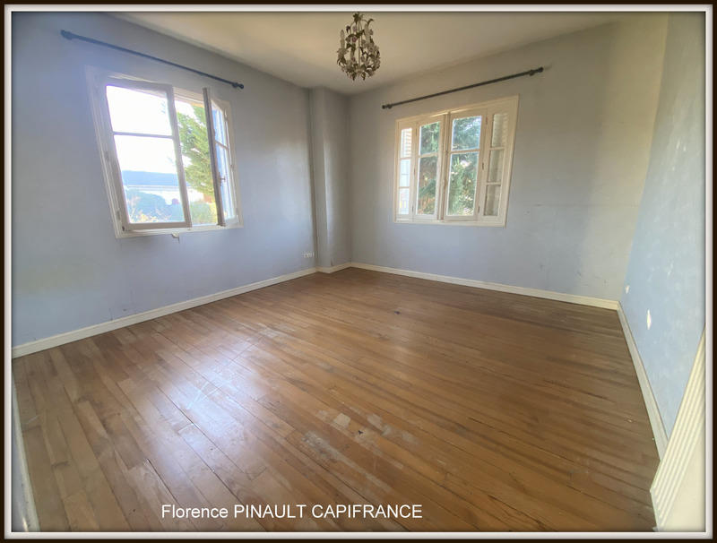 Maison - 218 m² - 10 pièces