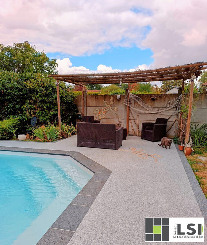 Maison - 208 m² - 10 pièces