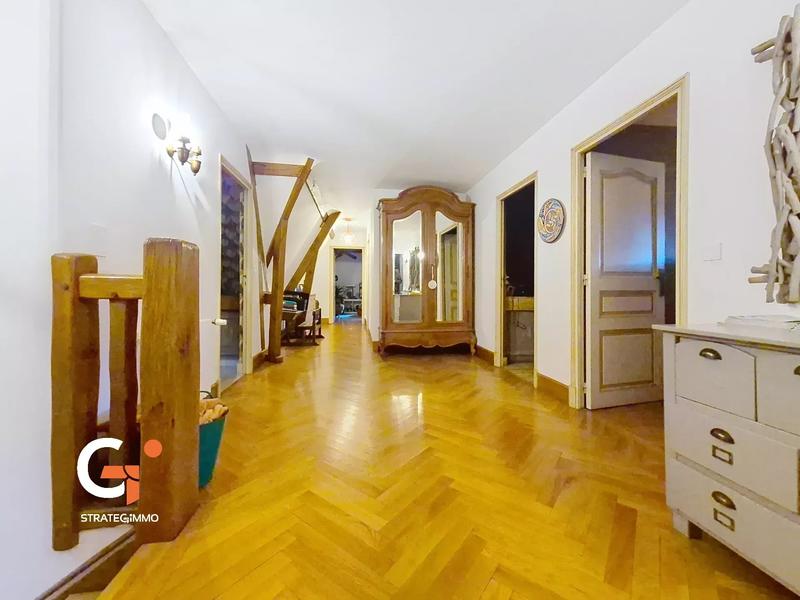 Maison - 350 m² - 8 pièces