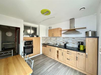 Maison - 200 m² - 8 pièces