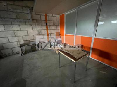 Entrepôt - 1 892 m²