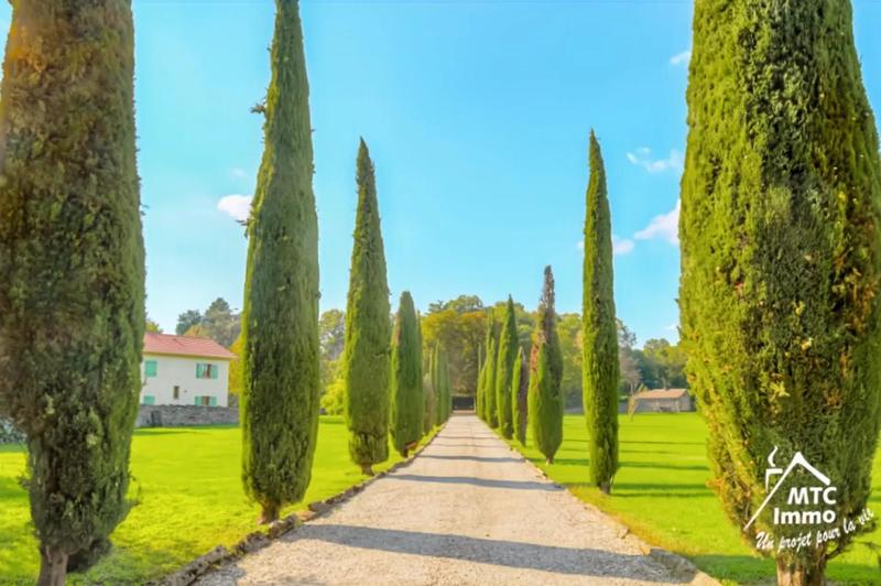 Demeure - 340 m² - 10 pièces