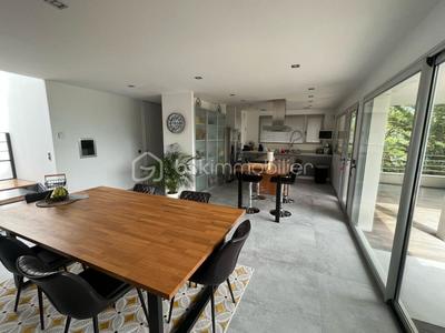 Maison - 335 m² - 8 pièces