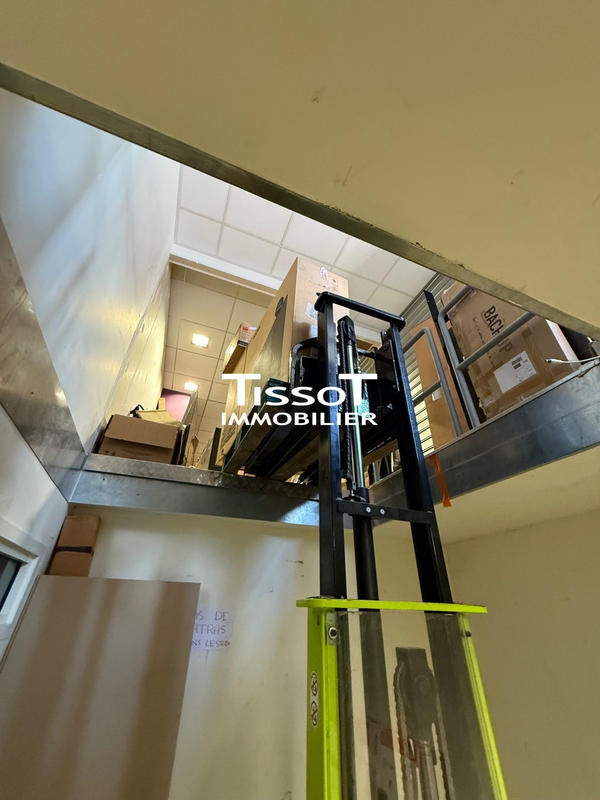 Local commercial - 661 m² - 1 pièce