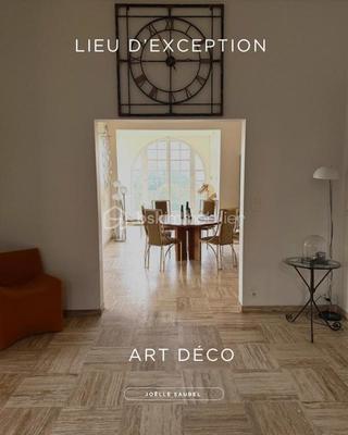 Propriété - 415 m² - 7 pièces