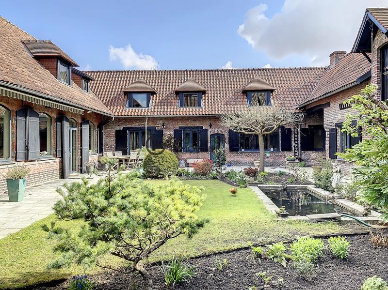 Maison - 432 m² - 20 pièces