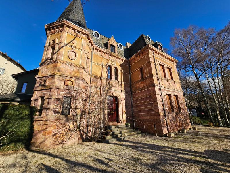 Local commercial - 370 m² - 15 pièces