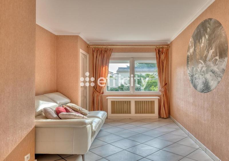 Pavillon - 155 m² - 7 pièces