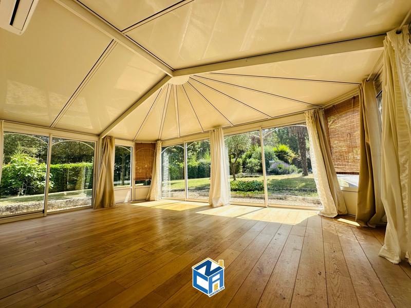 Maison - 253 m² - 10 pièces