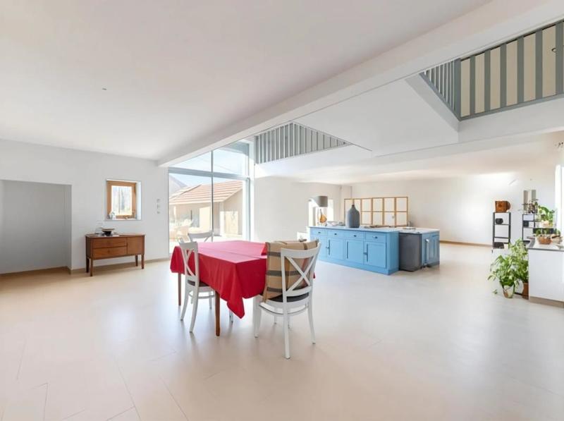 Demeure - 320 m² - 7 pièces