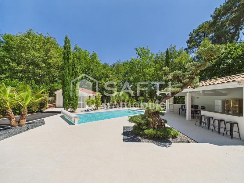 Maison - 260 m² - 7 pièces