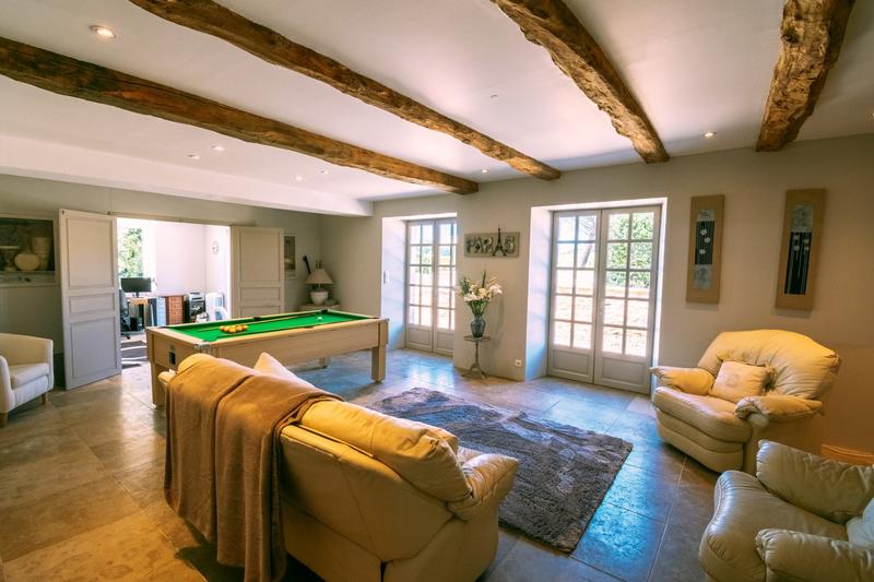 Maison - 370 m² - 9 pièces