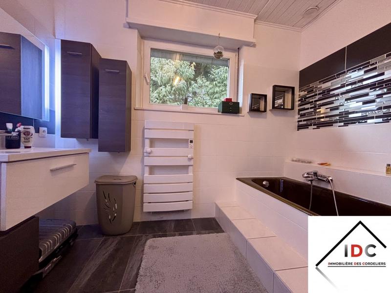 Maison - 166 m² - 6 pièces